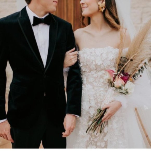 Butterflies Gold Earrings - Picture 3 of 4